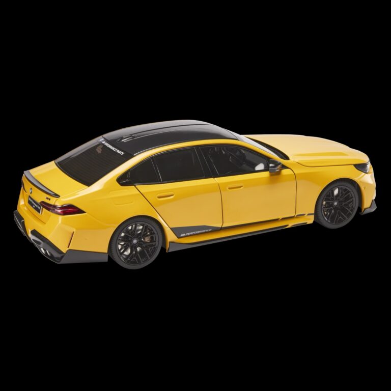 Miniatura BMW M5 Touring Performance Parts 1:18 80435B6CBE7
