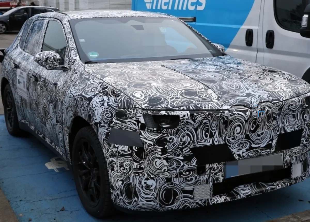 Nowe BMW iX1 (2027): Rewolucja zamiast liftingu. Co wiemy o „Baby iX3”?
