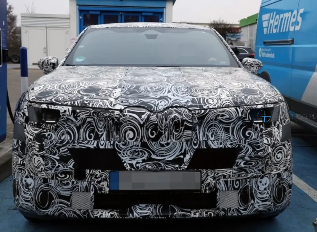 Nowe BMW iX1 (2027): Rewolucja zamiast liftingu. Co wiemy o „Baby iX3”? Nowe BMW iX1 (2027): Rewolucja zamiast liftingu. Co wiemy o „Baby iX3”?