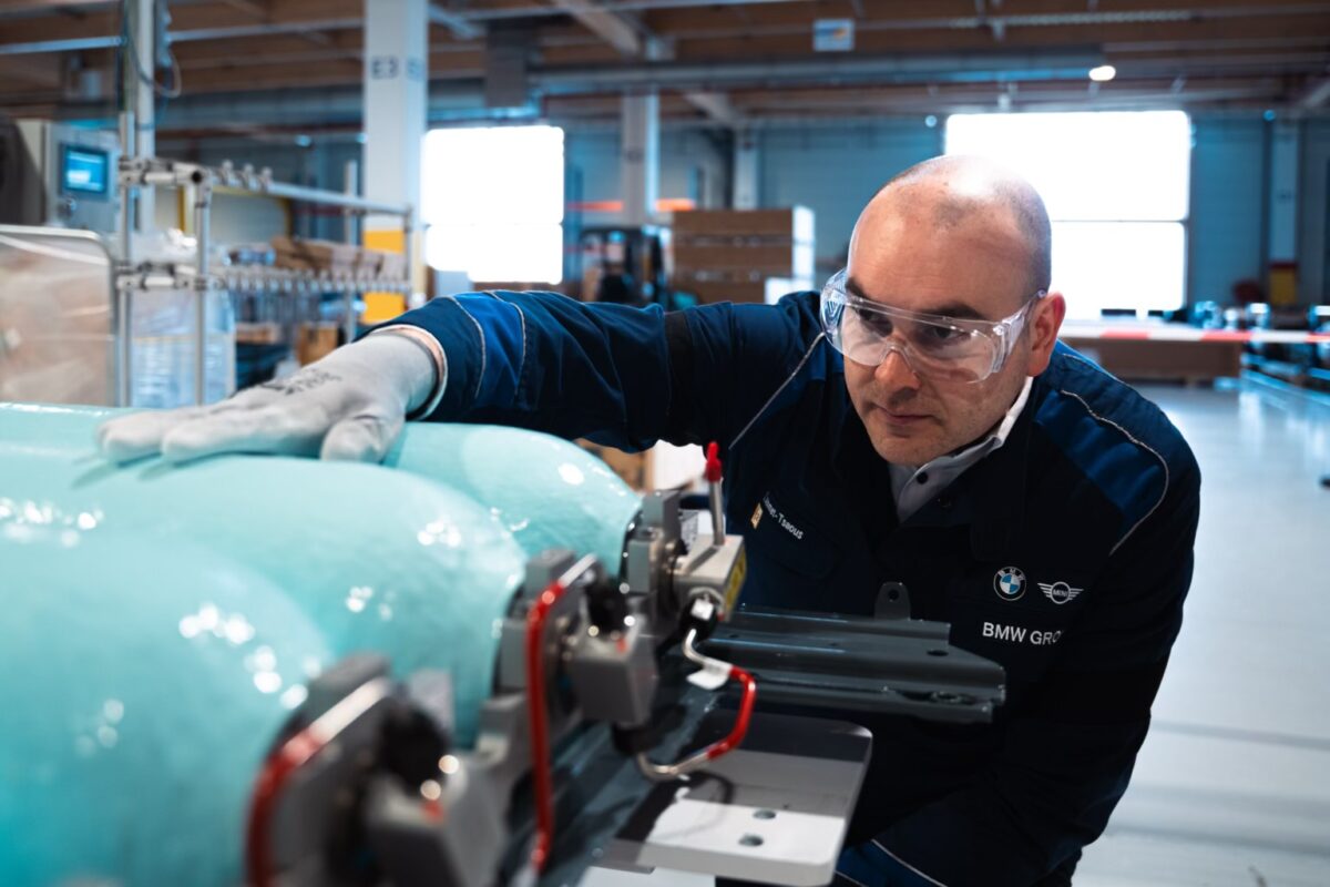 BMW iX5 Hydrogen: 750 km i 5 minut tankowania. Przełom?