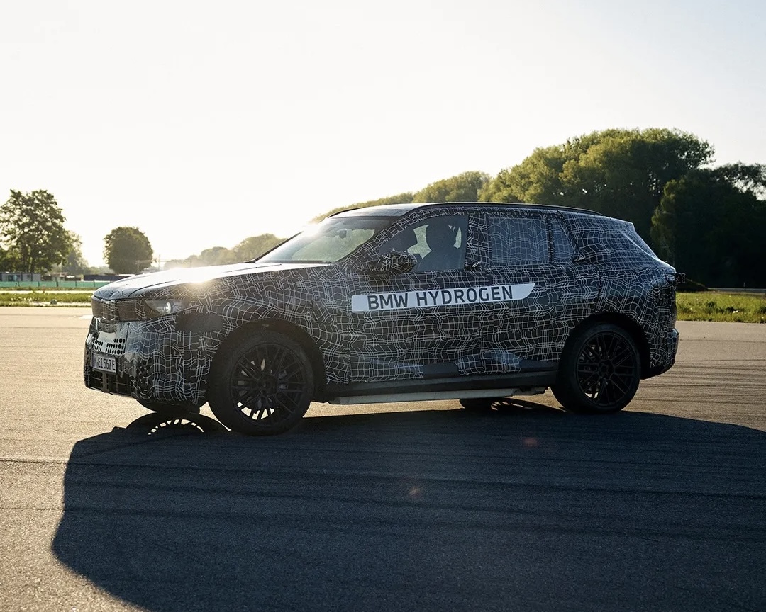 BMW iX5 Hydrogen: 750 km i 5 minut tankowania. Przełom?