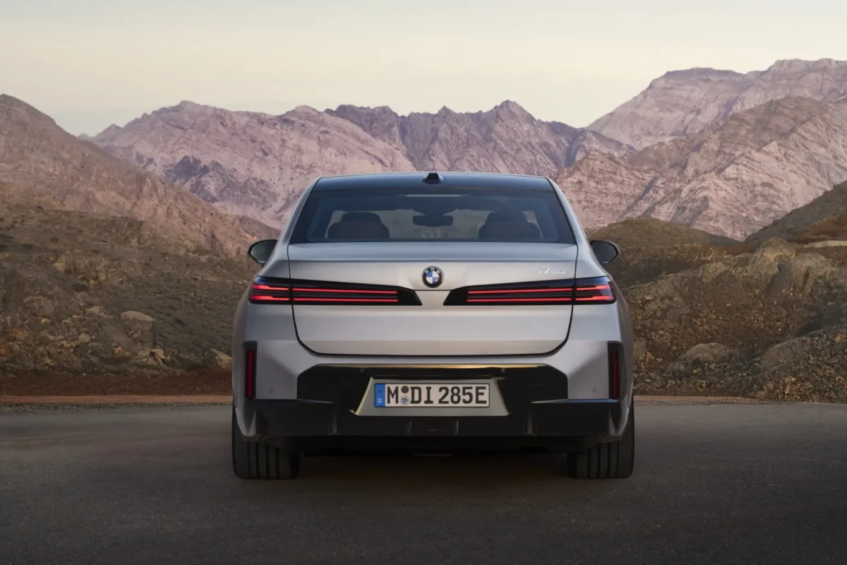 BMW serii 7 (2026) już oficjalnie. 8K i 720 km robią różnicę