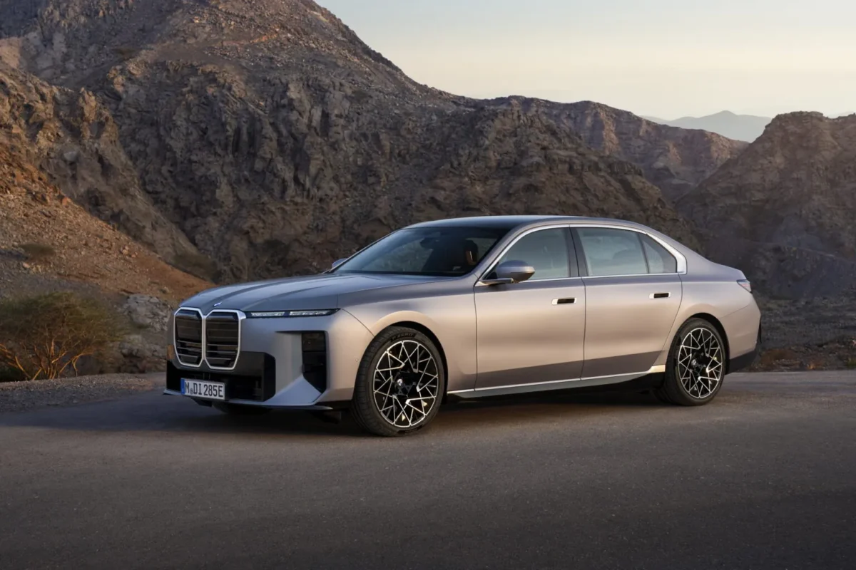 BMW serii 7 (2026) już oficjalnie. 8K i 720 km robią różnicę