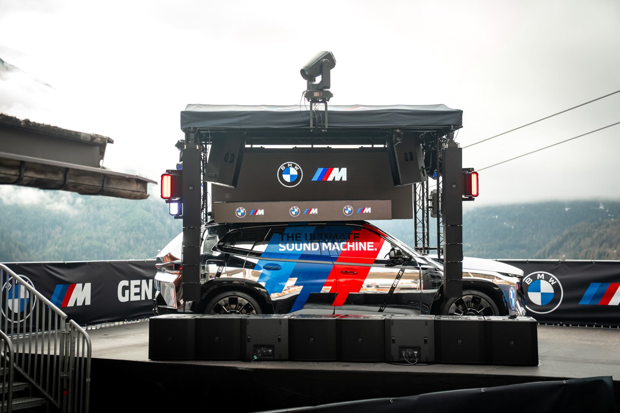 BMW XM Label Soundmachine. 748 KM i klub techno na kołach