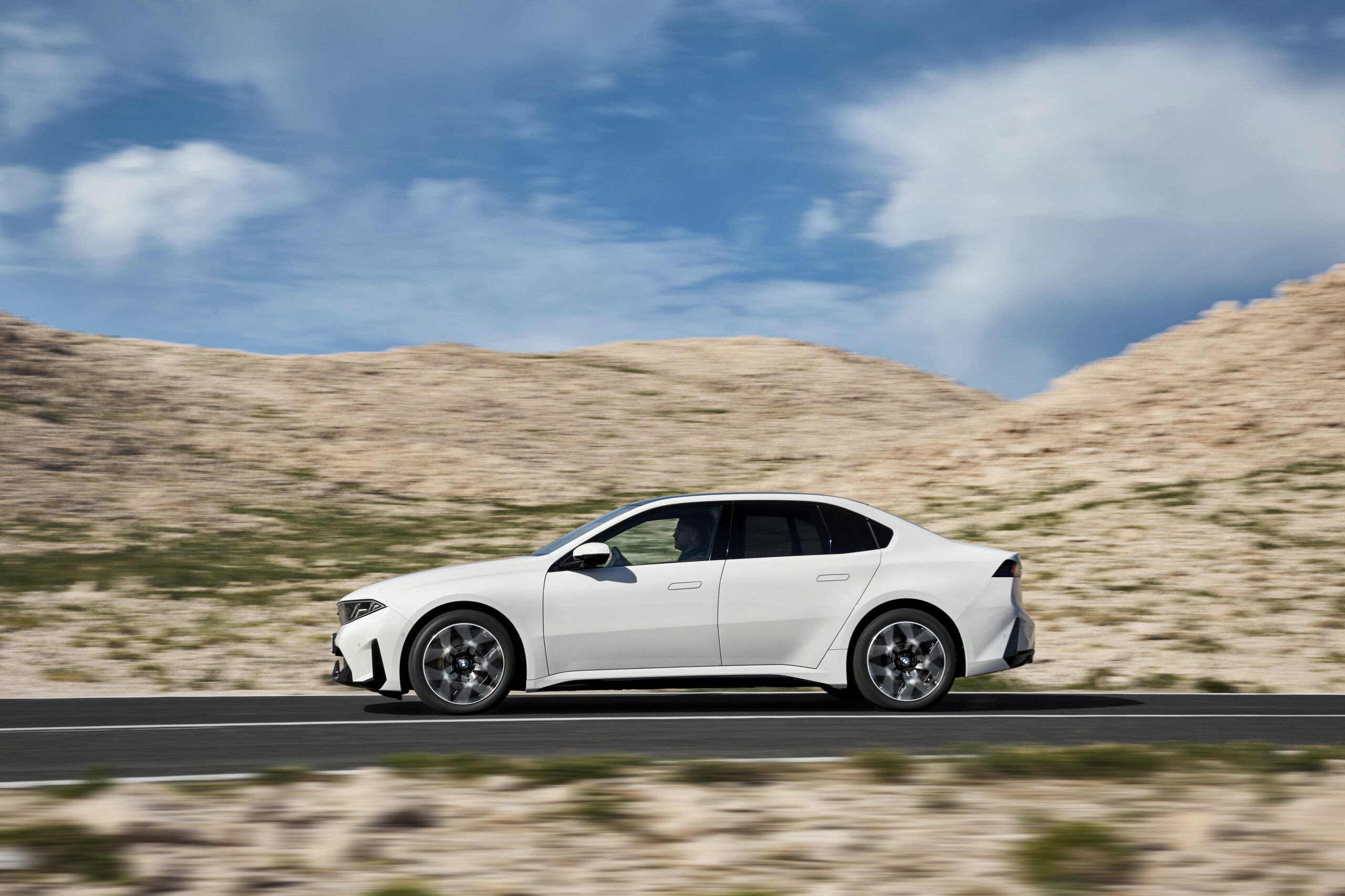 BMW i3 50 xDrive First Edition już w sprzedaży. Nawet 906 km zasięgu!