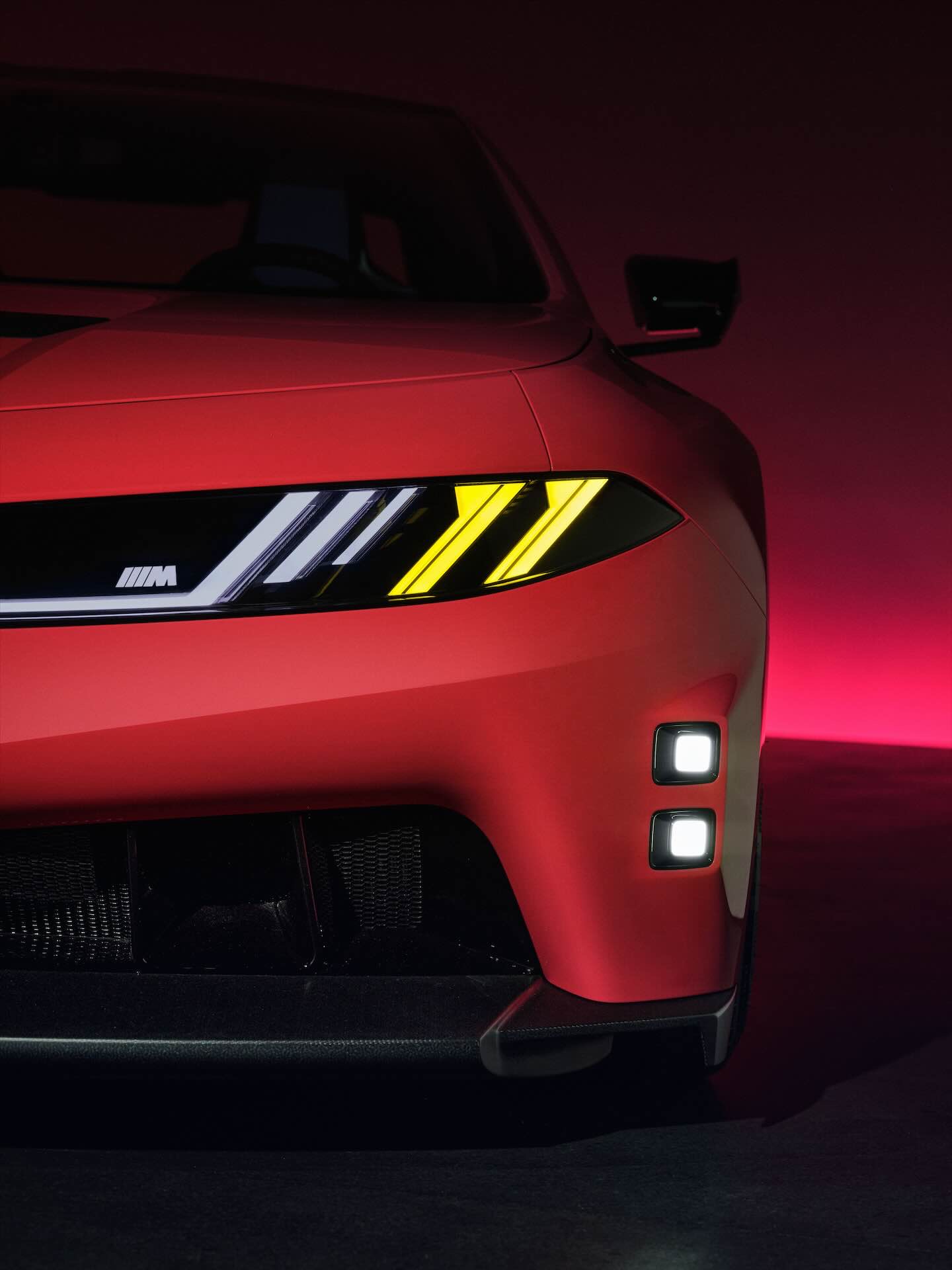 BMW M właśnie zmienia swój znak rozpoznawczy. Poznaj BMW M Yellow Lights