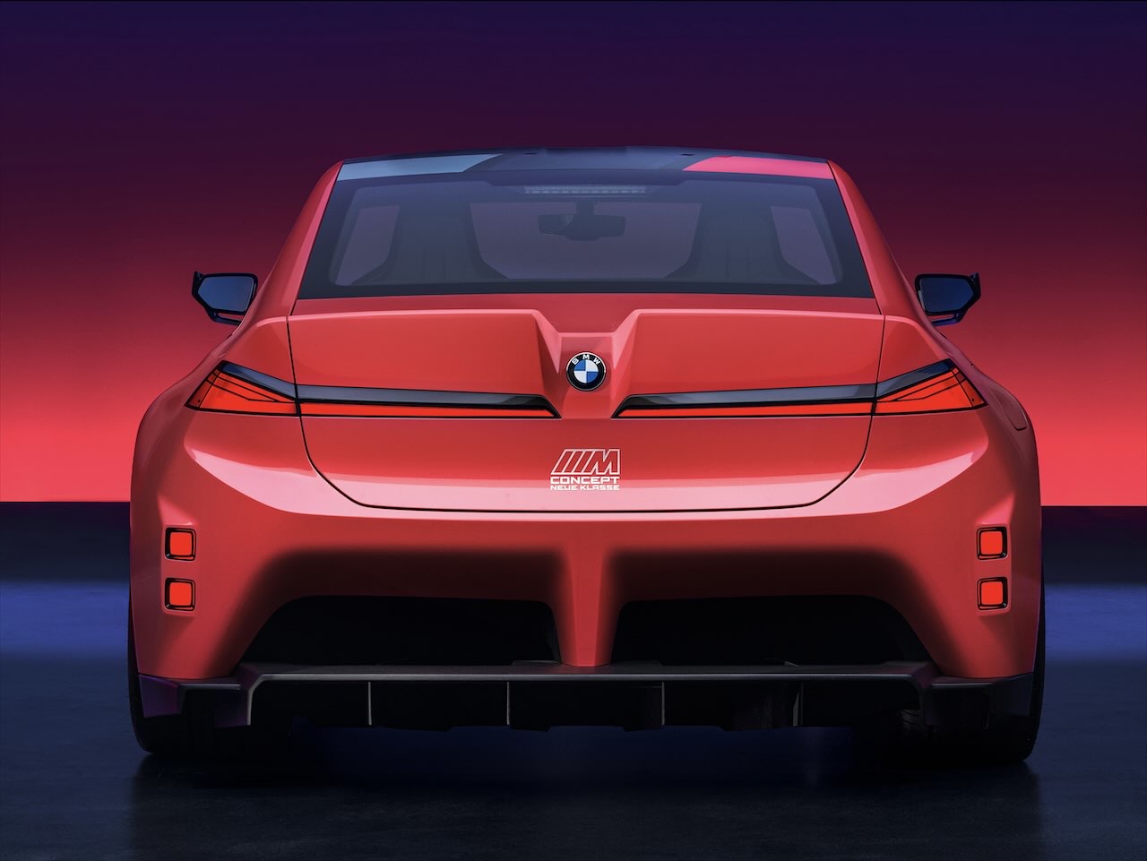 BMW M właśnie zmienia swój znak rozpoznawczy. Poznaj BMW M Yellow Lights