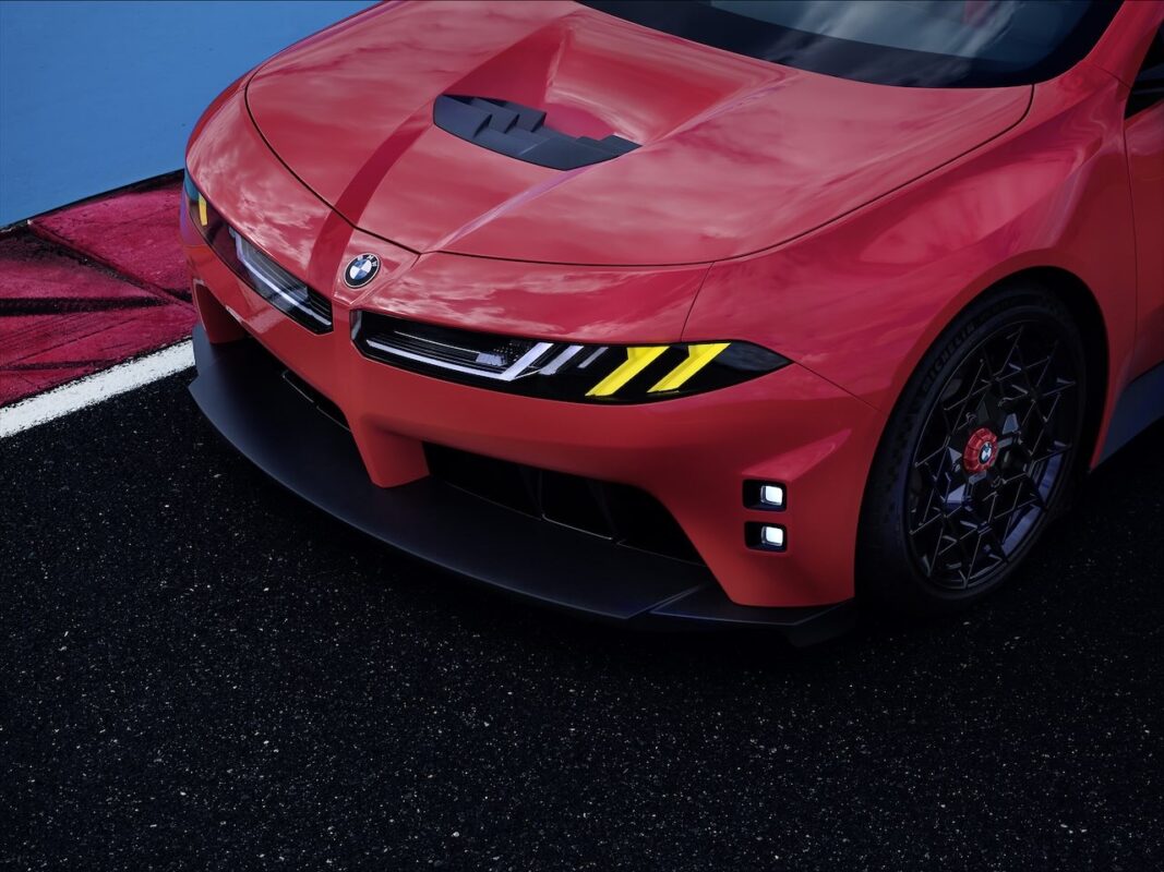 BMW M właśnie zmienia swój znak rozpoznawczy. Poznaj BMW M Yellow Lights