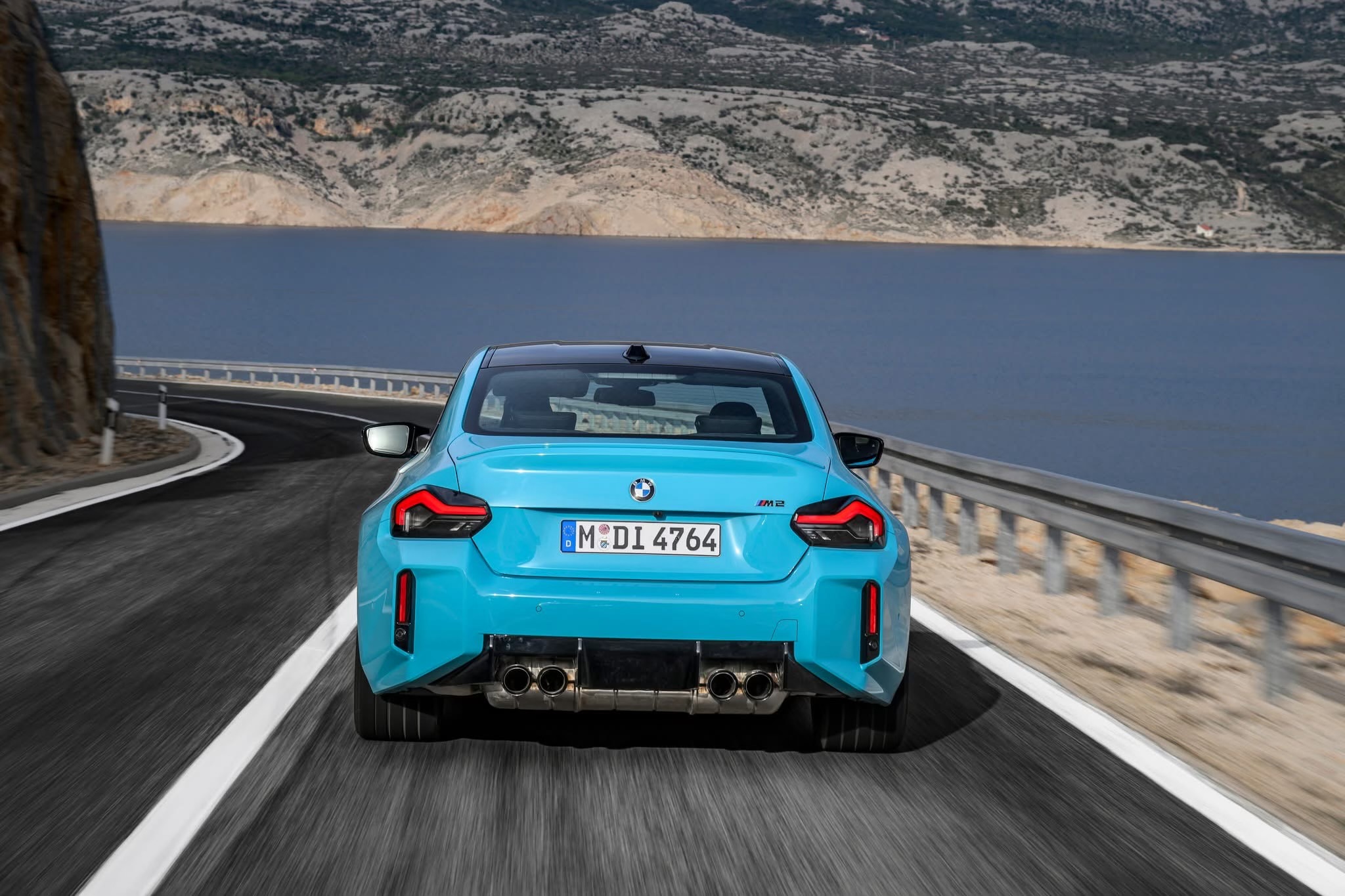 BMW M2 xDrive (2026) oficjalnie. Ma 480 KM i miażdży osiągami