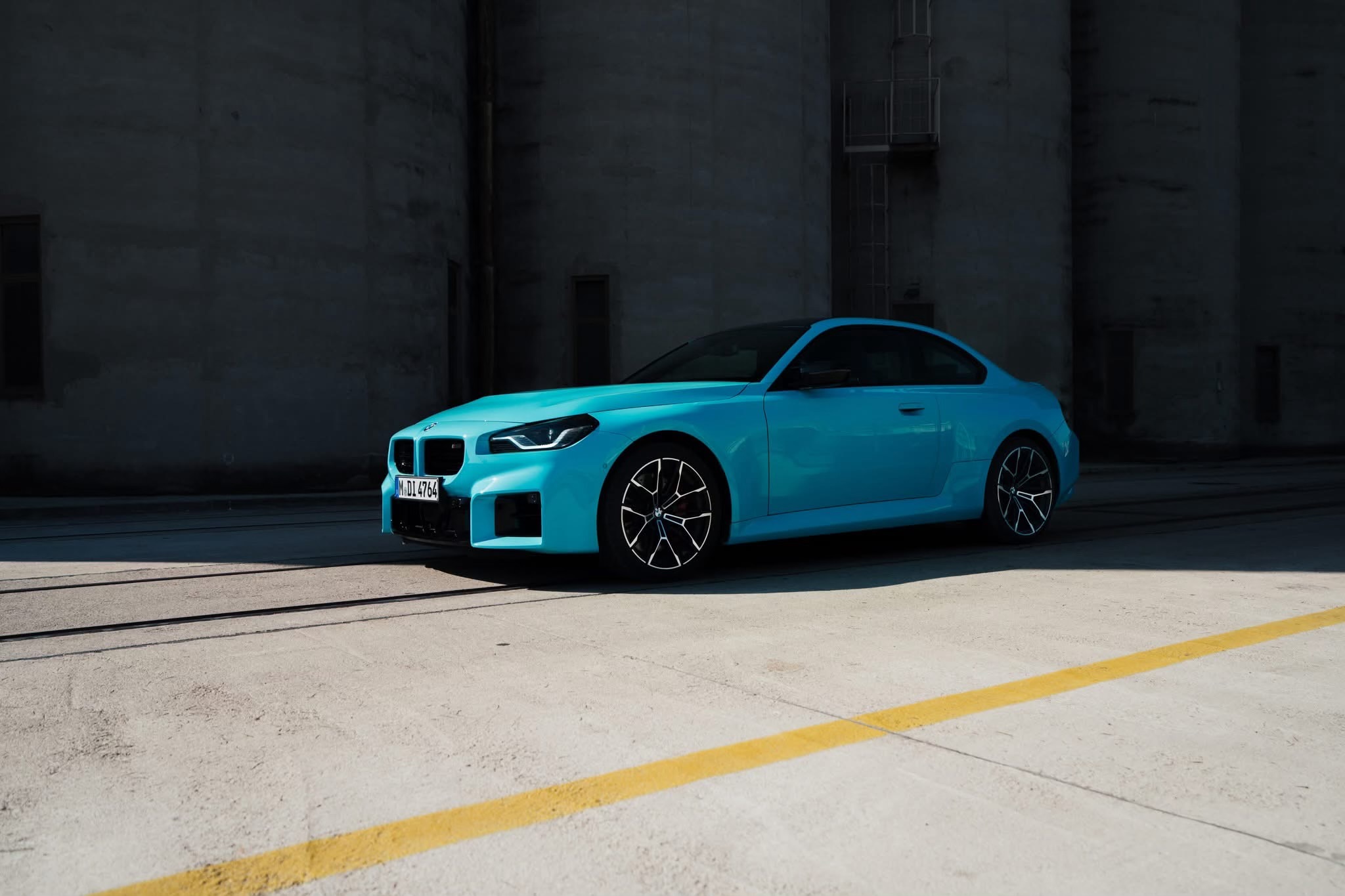 BMW M2 xDrive (2026) oficjalnie. Ma 480 KM i miażdży osiągami