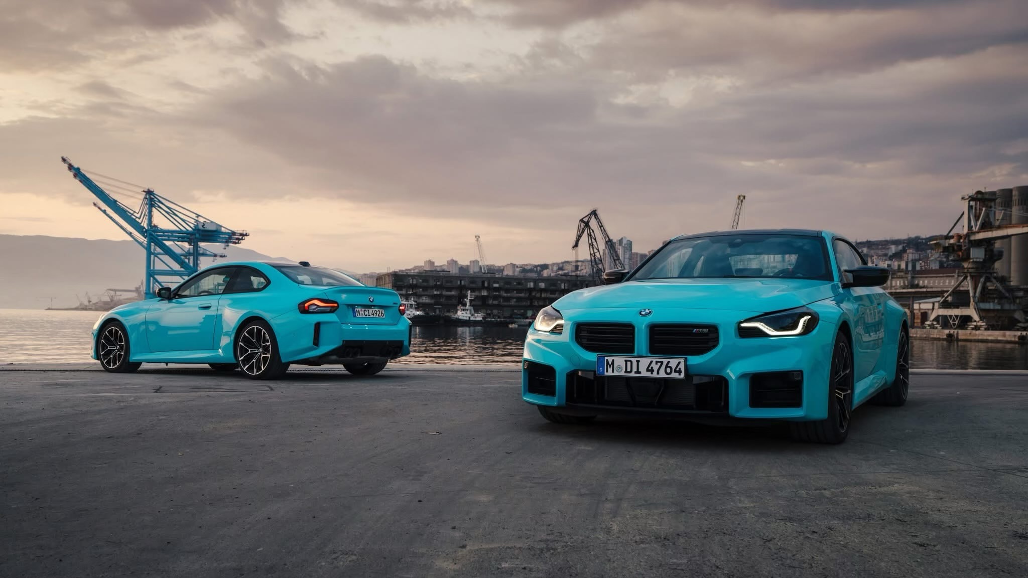 BMW M2 xDrive (2026) oficjalnie. Ma 480 KM i miażdży osiągami