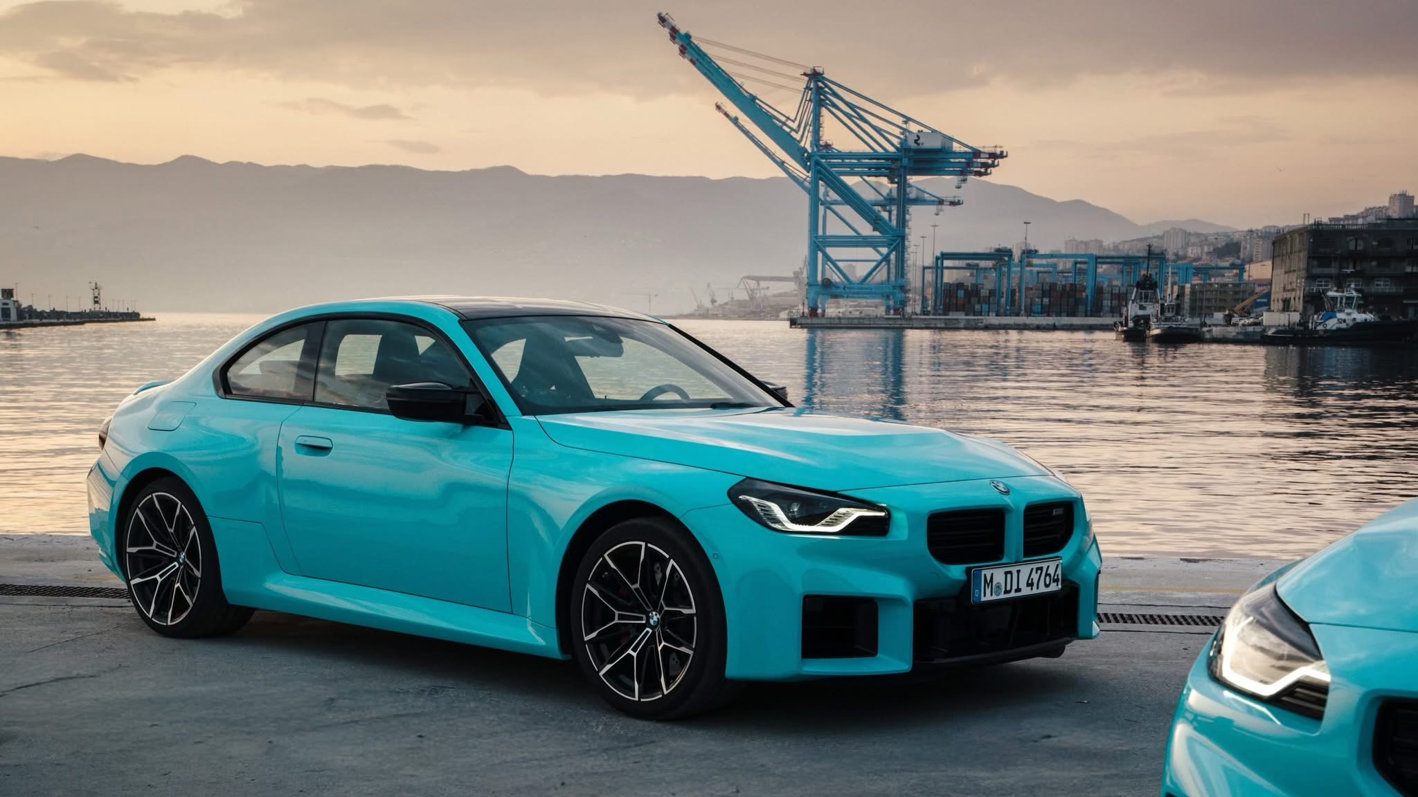 BMW M2 xDrive (2026) oficjalnie. Ma 480 KM i miażdży osiągami