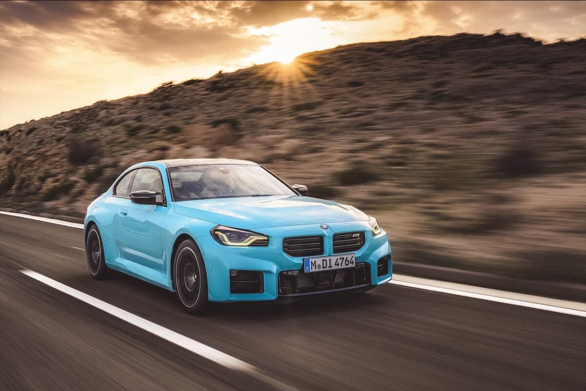 BMW M2 xDrive (2026) oficjalnie. Ma 480 KM i miażdży osiągami