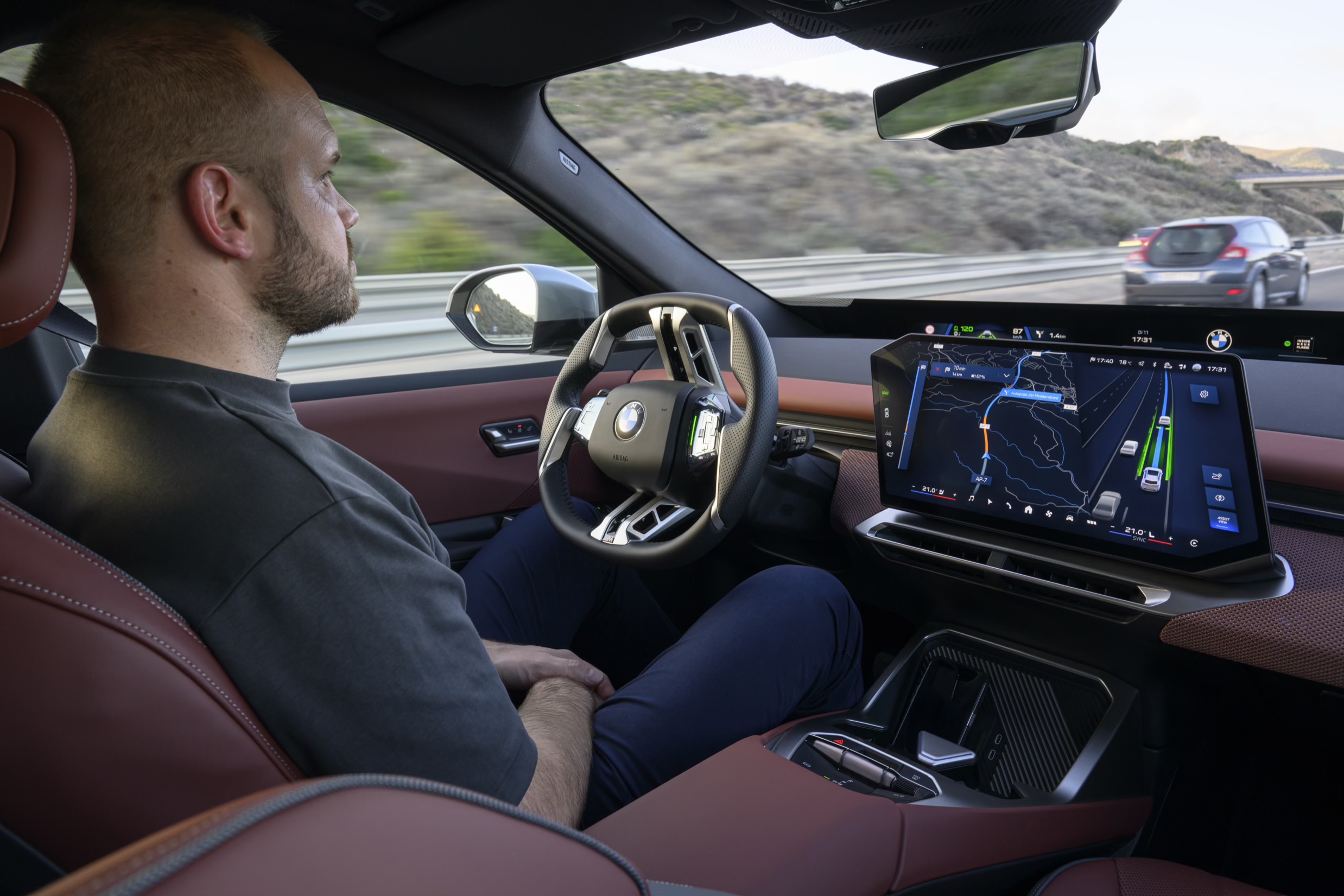 BMW ma już 200 mln km jazdy bez rąk. Debiutuje Symbiotic Drive BMW ma już 200 mln km jazdy bez rąk. Debiutuje Symbiotic Drive