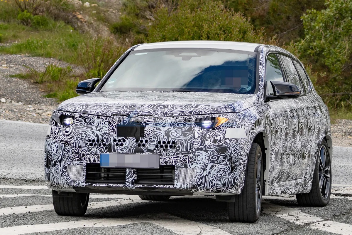 BMW X1 M40 zamiast M35i? Zdjęcia szpiegowskie ujawniają wielkie zmiany