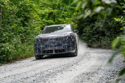BMW X5 G65 ujawnia karty. Elektryczne iX5 z ogromną baterią robi wrażenie