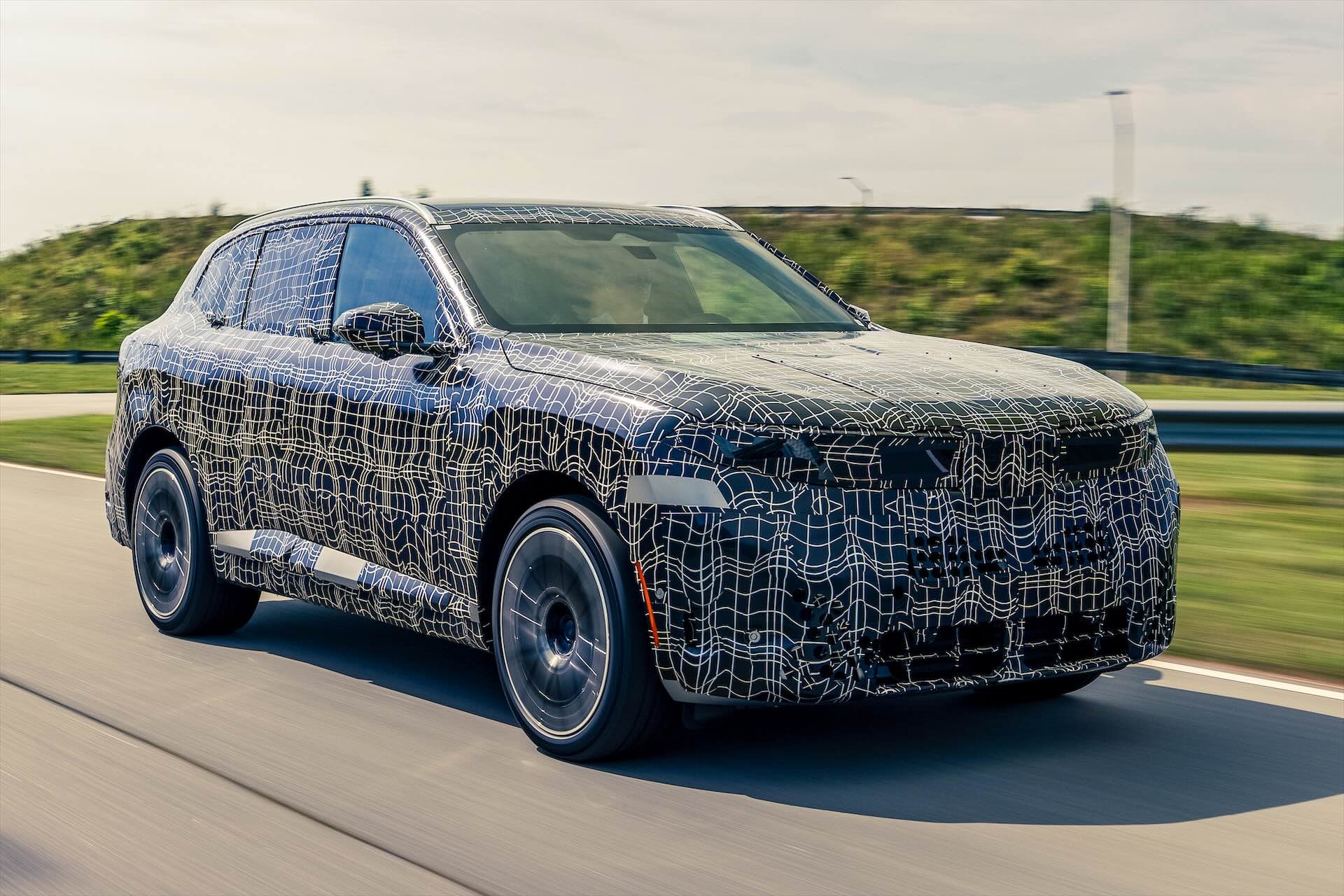 BMW X5 G65 ujawnia karty. Elektryczne iX5 z ogromną baterią robi wrażenie