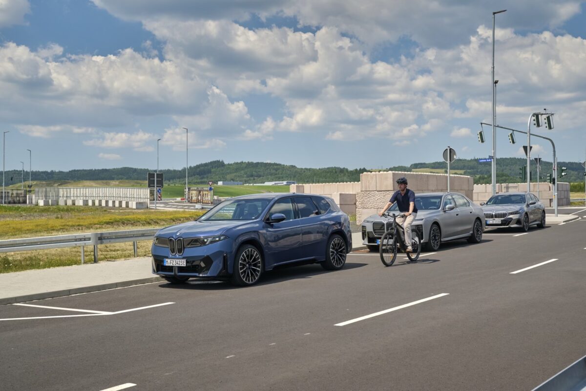 BMW Neue Klasse: Ten system zablokuje drzwi przed rowerem!