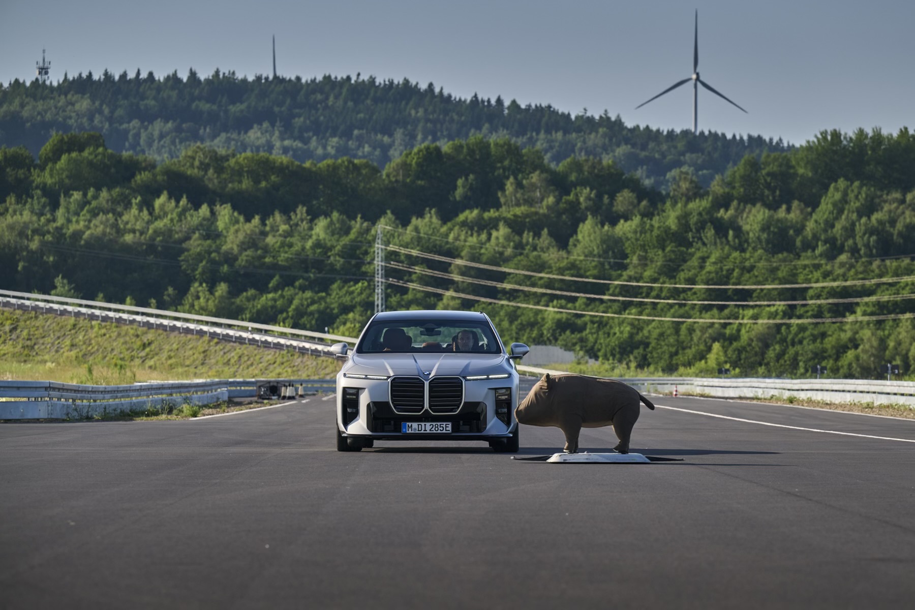 BMW Neue Klasse: Ten system zablokuje drzwi przed rowerem!