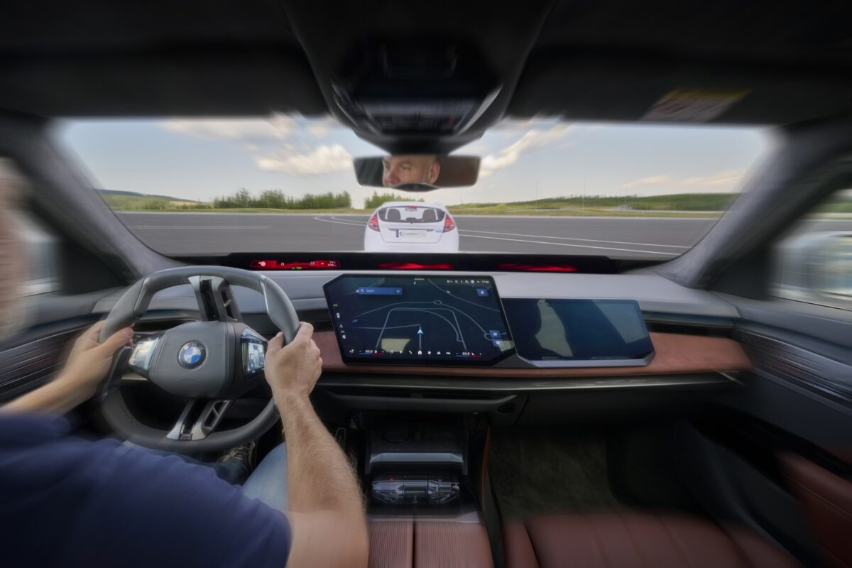 BMW Neue Klasse: Ten system zablokuje drzwi przed rowerem!