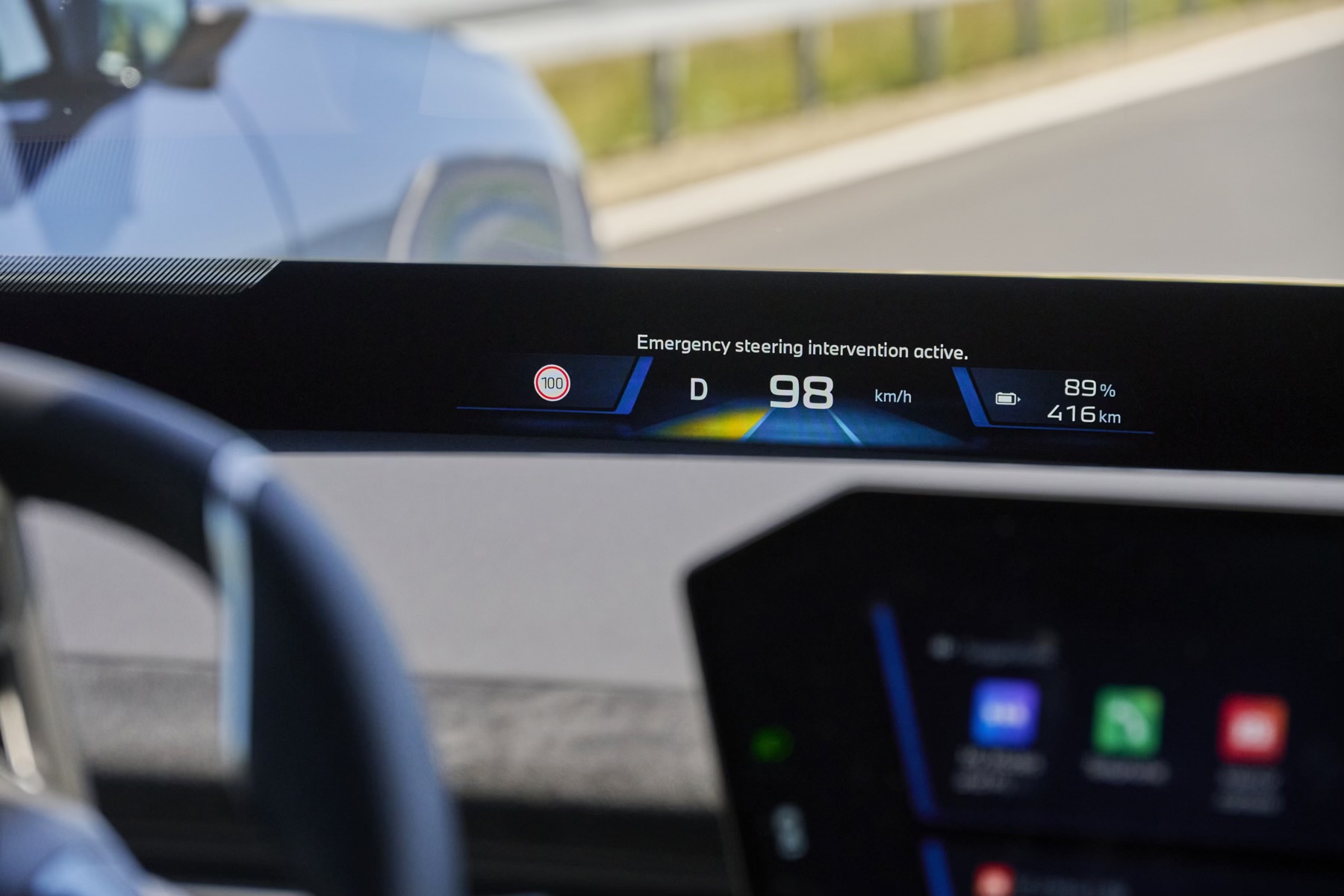 BMW Neue Klasse: Ten system zablokuje drzwi przed rowerem!