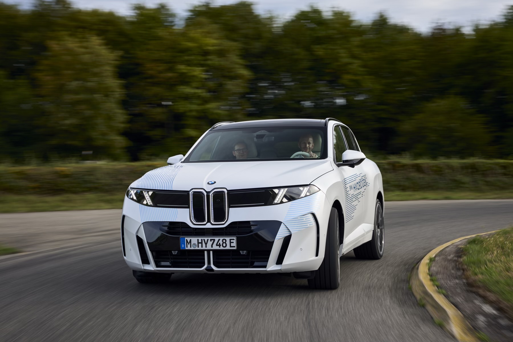 BMW iX5 Hydrogen coraz bliżej produkcji. Tak powstanie wodorowe X5 BMW iX5 Hydrogen coraz bliżej produkcji. Tak powstanie wodorowe X5
