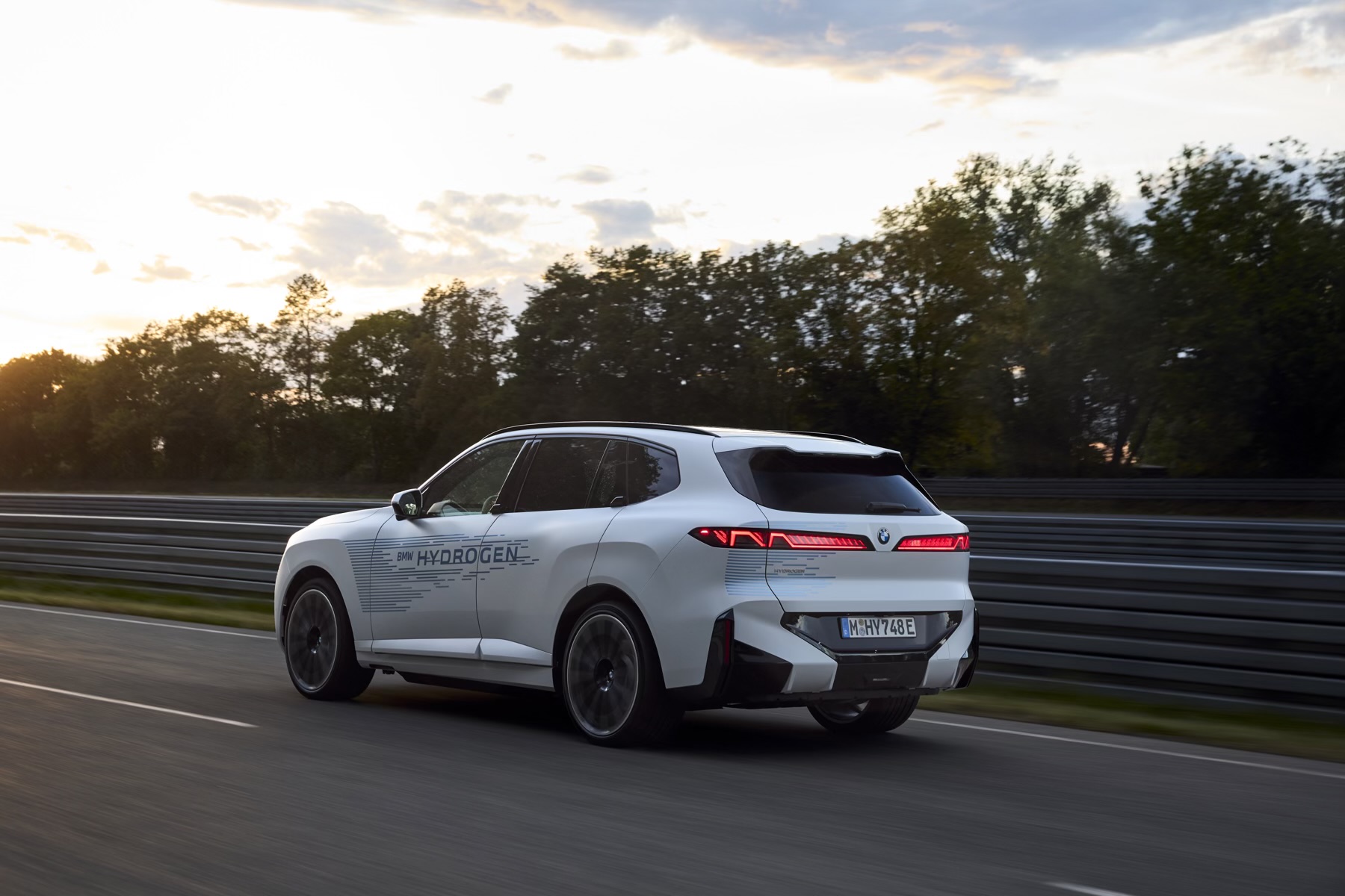 BMW iX5 Hydrogen coraz bliżej produkcji. Tak powstanie wodorowe X5 BMW iX5 Hydrogen coraz bliżej produkcji. Tak powstanie wodorowe X5