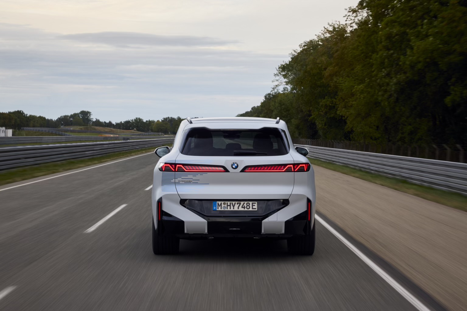 BMW iX5 Hydrogen coraz bliżej produkcji. Tak powstanie wodorowe X5 BMW iX5 Hydrogen coraz bliżej produkcji. Tak powstanie wodorowe X5