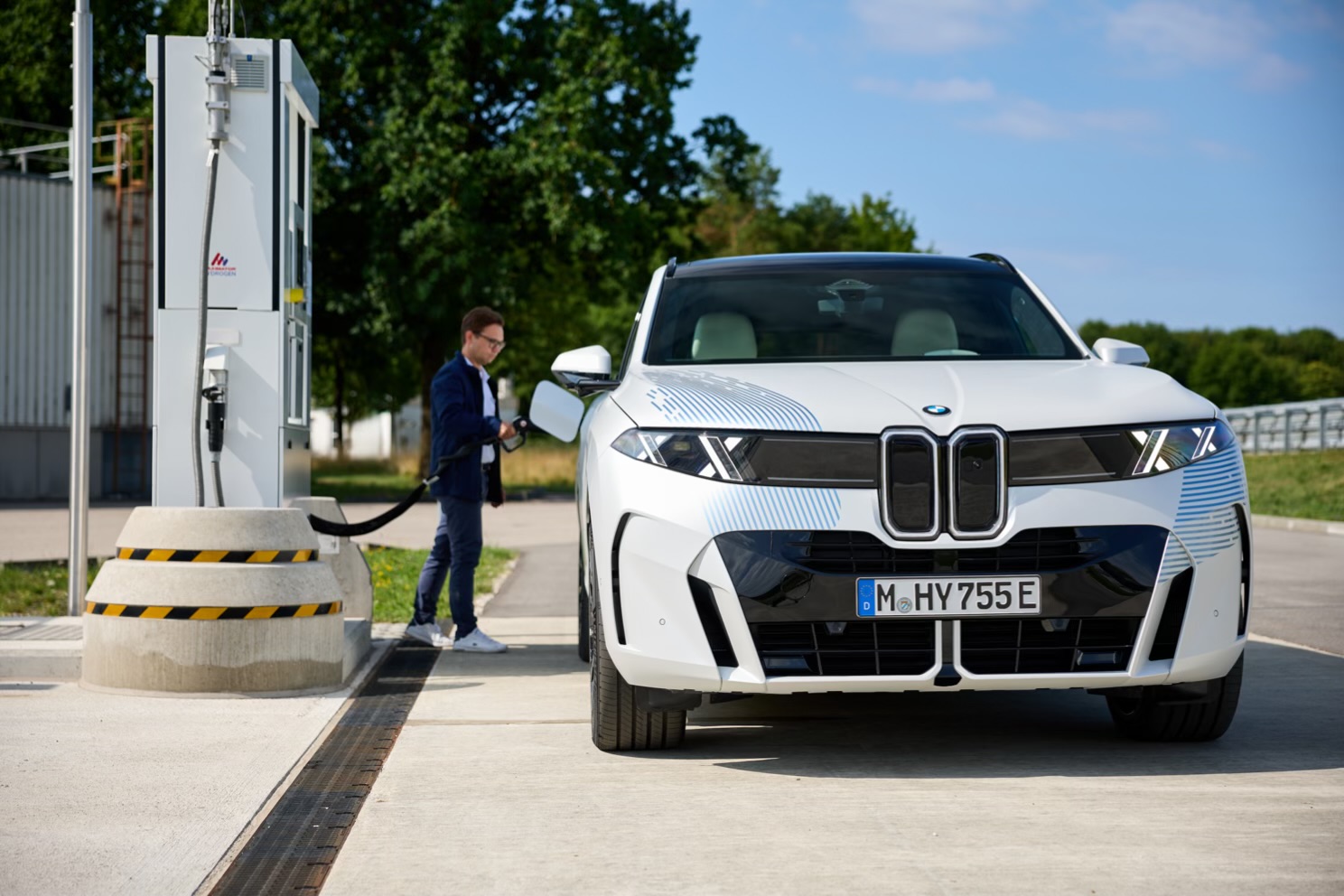 BMW iX5 Hydrogen coraz bliżej produkcji. Tak powstanie wodorowe X5 BMW iX5 Hydrogen coraz bliżej produkcji. Tak powstanie wodorowe X5