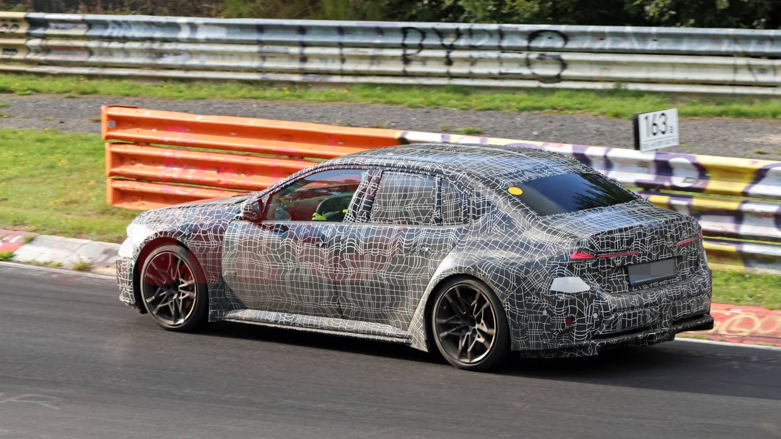 Elektryczne BMW M3 na Nürburgringu. Xiaomi SU7 Ultra tuż za nim