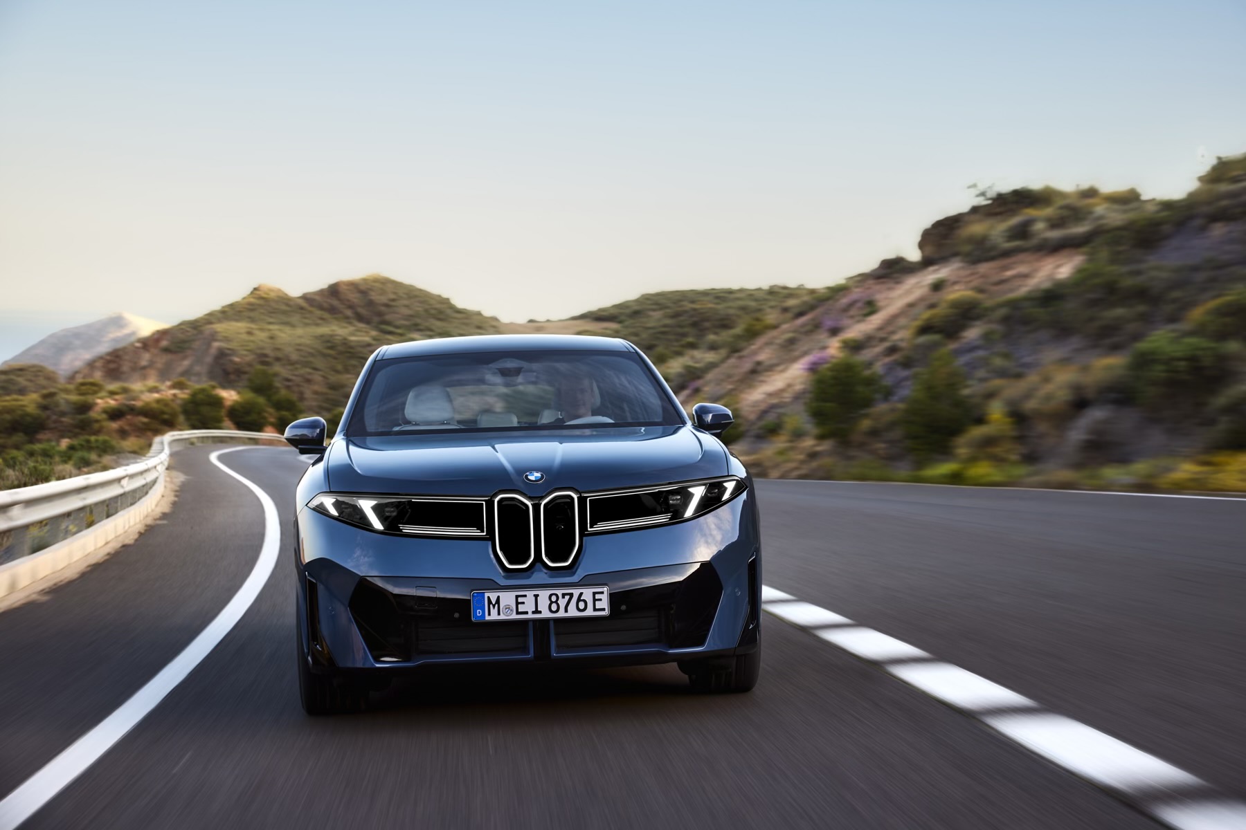 Nowości BMW na 2026 rok. Nowe silniki, zasięg i technologie Nowości BMW na 2026 rok. Nowe silniki, zasięg i technologie