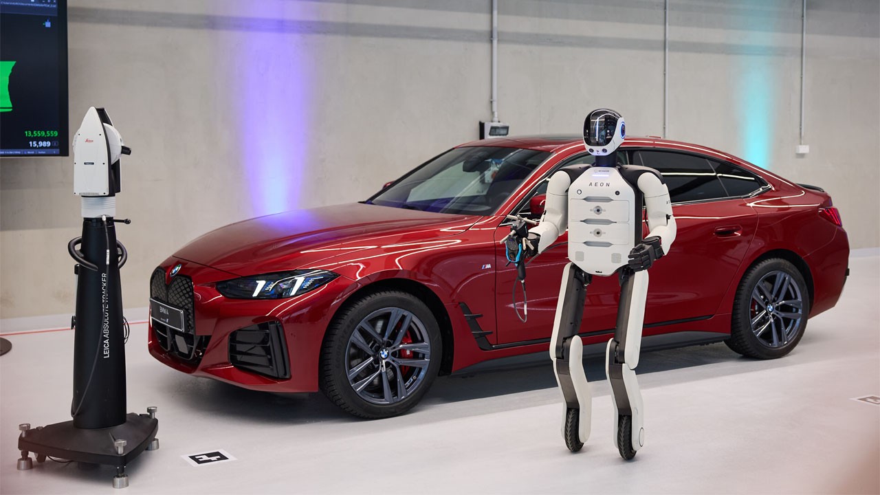 Robot w fabryce BMW. Humanoid AEON testowany w Lipsku