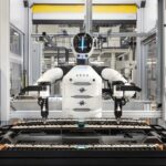 Robot w fabryce BMW. Humanoid AEON testowany w Lipsku