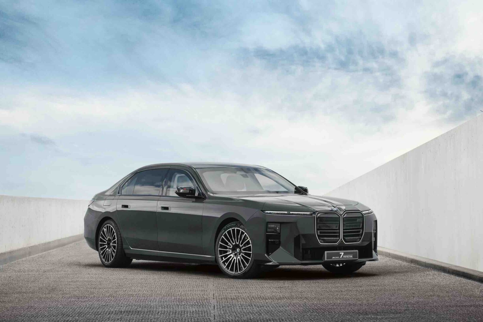 BMW Concept 7 Protection. 612 KM i pancerz na .44 Magnum