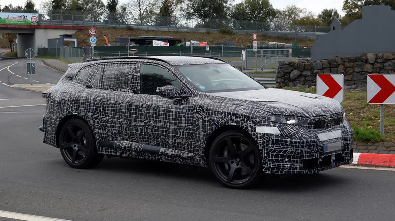 Elektryczne BMW X5 M przyłapane na testach. Nawet 900 KM!