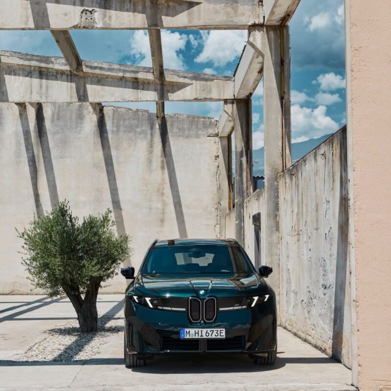 Nowe BMW iX3 M60: 612 KM i 340 km zasięgu w 10 minut!