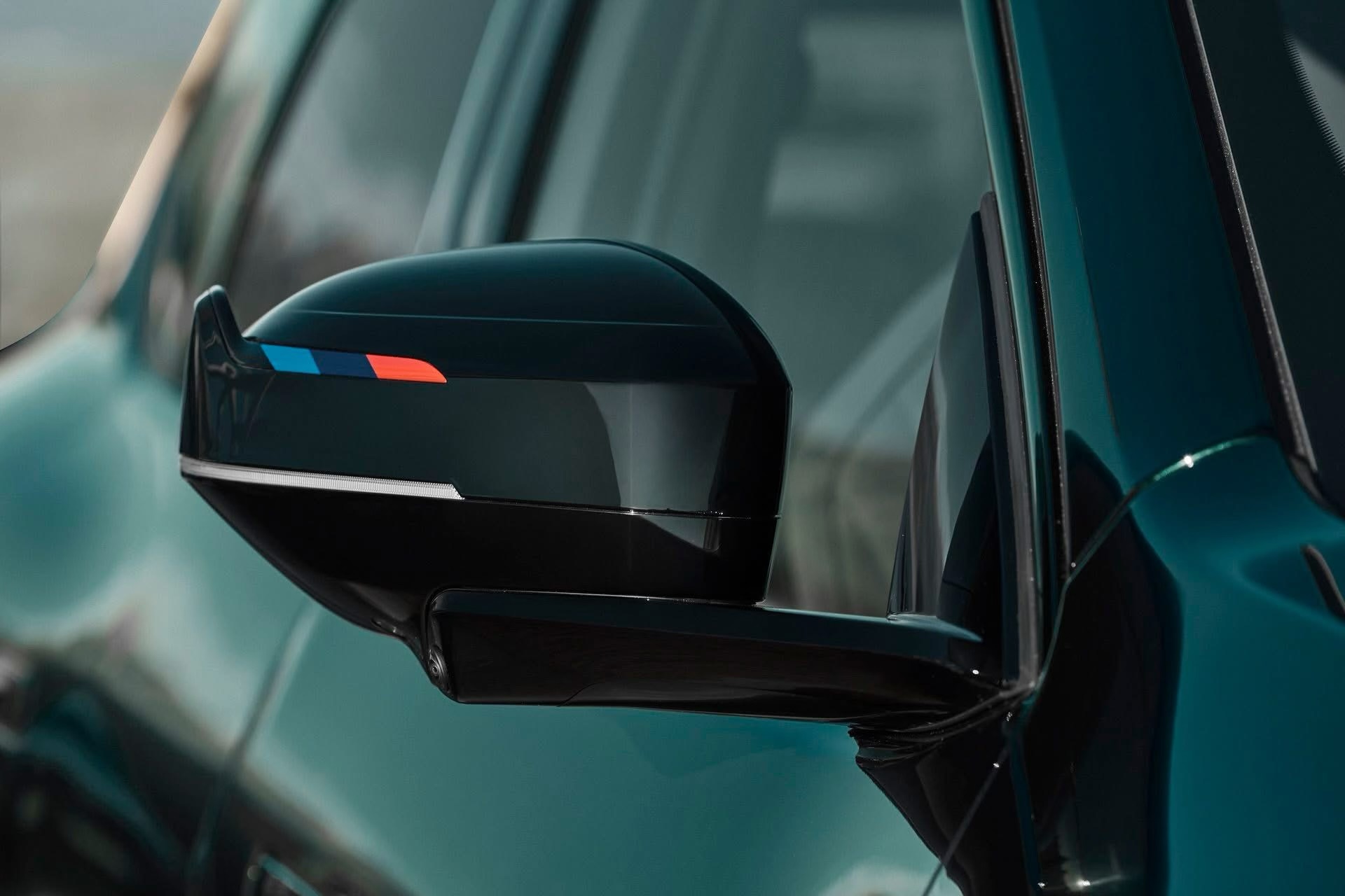 Nowe BMW iX3 M60: 612 KM i 340 km zasięgu w 10 minut!