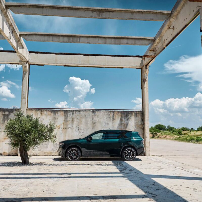 Nowe BMW iX3 M60: 612 KM i 340 km zasięgu w 10 minut!