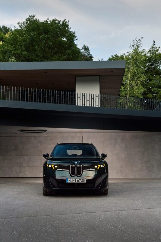 Nowe BMW iX3 M60: 612 KM i 340 km zasięgu w 10 minut!