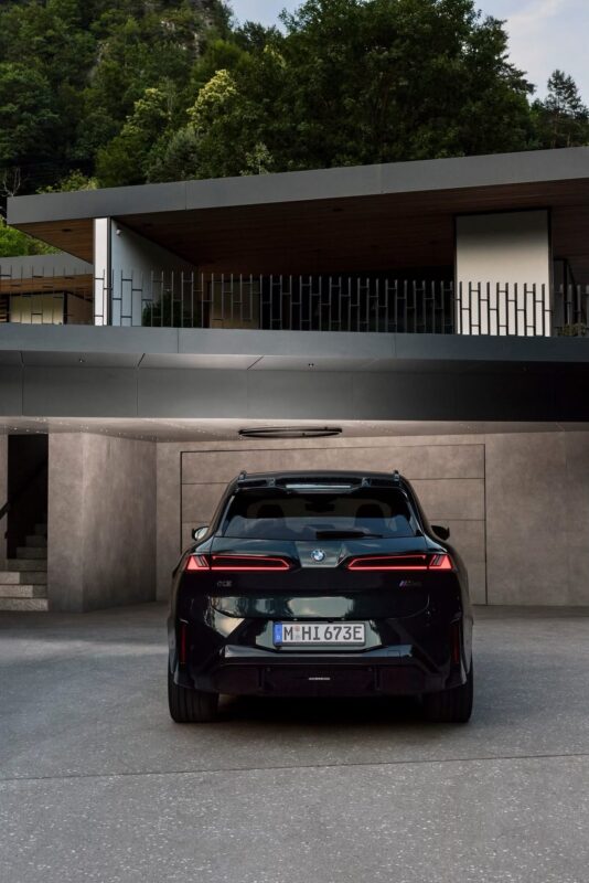 Nowe BMW iX3 M60: 612 KM i 340 km zasięgu w 10 minut!