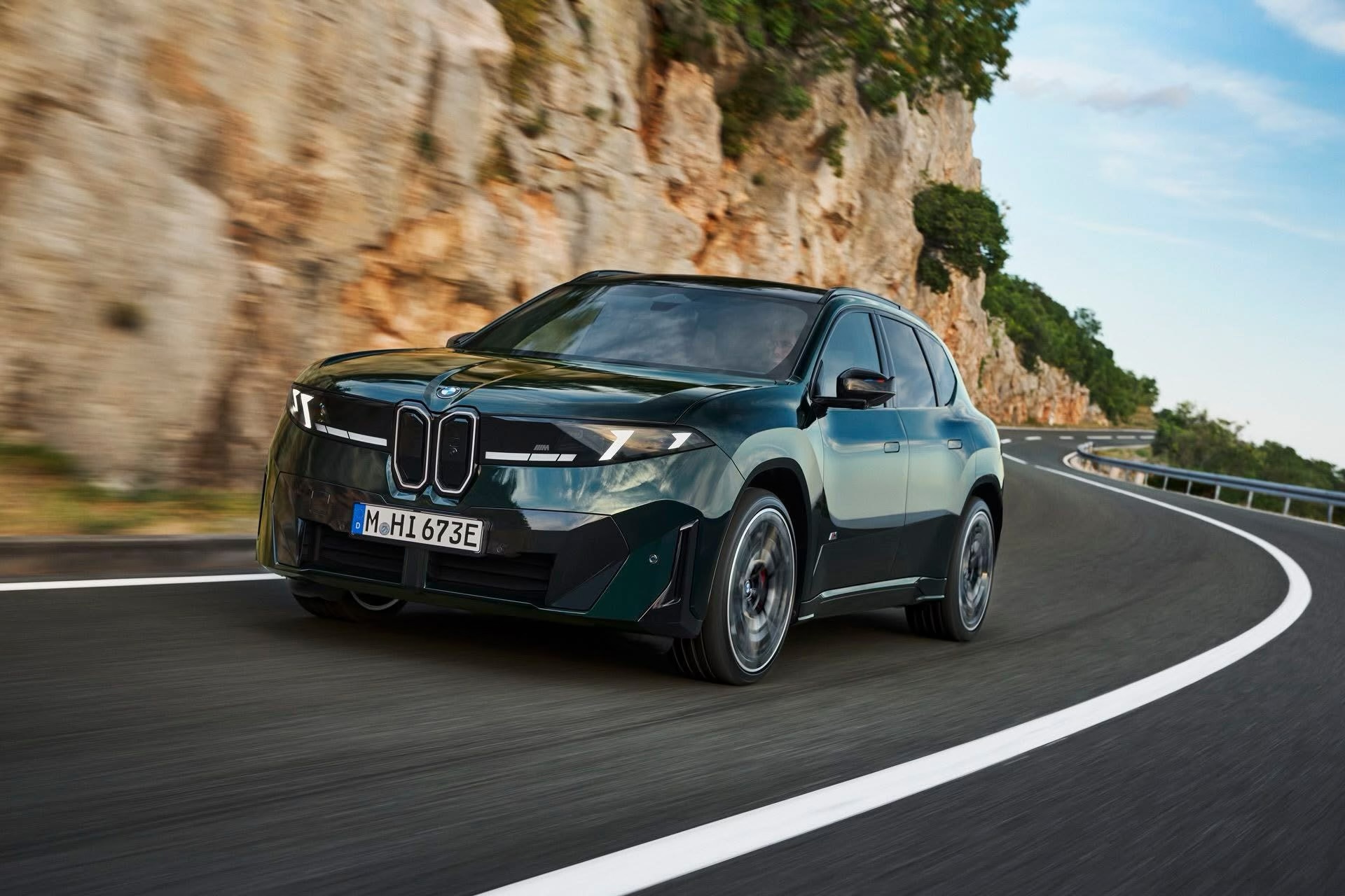Nowe BMW iX3 M60: 612 KM i 340 km zasięgu w 10 minut!