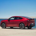 Nowe BMW iX4 oficjalnie: dane techniczne, wyposażenie i zasięg