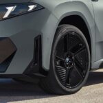 Nowe BMW iX4 oficjalnie: dane techniczne, wyposażenie i zasięg