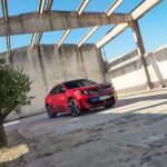 Nowe BMW iX4 oficjalnie: dane techniczne, wyposażenie i zasięg